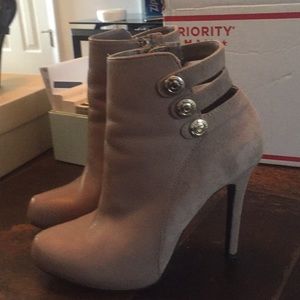 Guess platform booties 7M. Like New condition!